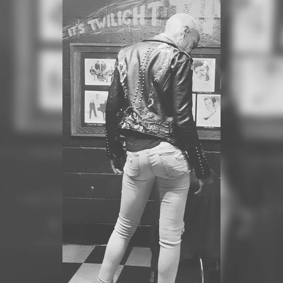 Meet your Posher, Candi - Picture 1 of 1